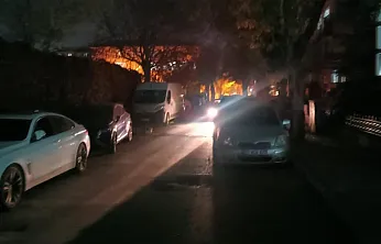 Aynı Cadde... Bir Taraf Karanlık, Bir Taraf Aydınlık