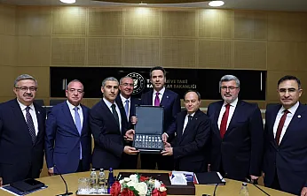 Bakan Bayraktar, Fuara Davet Edildi
