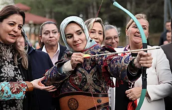 Bakan Göktaş Afyon'da Anne-Kız Buluşmasına Katıldı