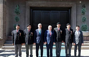 Bakan Güler'in Valilik Ziyaretinde Dikkat Çeken Detay: Gaziler ve Şehit Aileleri de Oradaydı