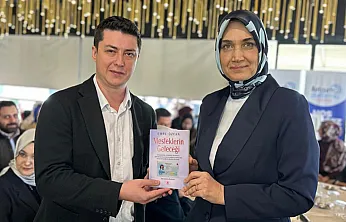 Bakan Yiğitbaşı Öğrencisi İle Gururlandı