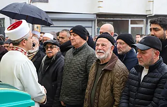 Başkan Şahin'in Babası Dualarla Toprağa Verildi