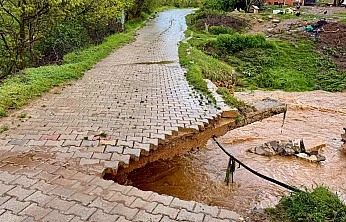'Bayat'ta Şiddetli Yağış Hayatı Altüst Etti'