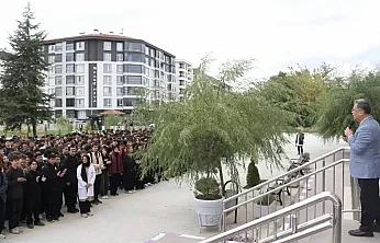 Bayrak Töreninde Dikkat Çeken Mesaj!