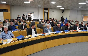 Belediye Meclisi'nde Yeni Dönem! Daha İkinci Maddede Tartışma