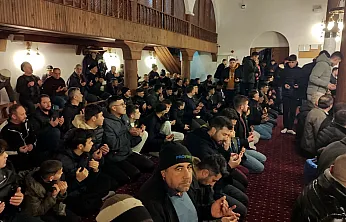 Berat Kandili'nda Camiler Doldu, Taştı