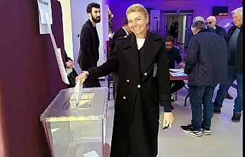 Bir Yıl Sonra, Aynı Adaylar, Başka Parti...