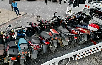 Bolvadin'de Trafik Denetimi: Plakasız ve Tescilsiz Motosikletler Yakalandı