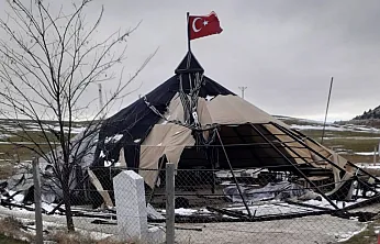 Çadır Salon Şiddetli Rüzgara Dayanamayarak Parçalandı