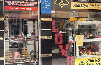 Cam Silmekten Yorulan Kadından Hem Güldüren Hem Düşündüren Bilgilendirme