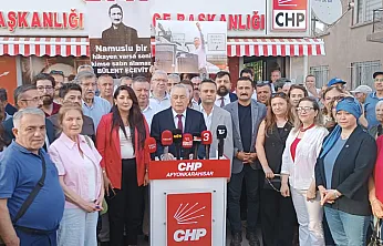 CHP Önünde Yeni Parti'ye Katılım Açıklaması