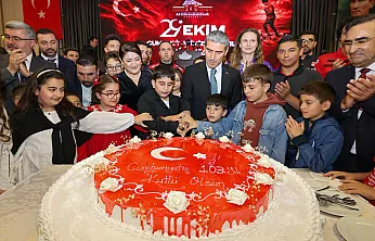 Cumhuriyet Resepsiyonu'nun Gözdeleri Gaziler ve Çocuklar