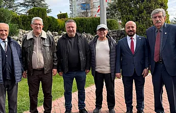 'Cumhuriyete Bu Kadar Uzak Olan, Halktan Korkan Bu Makamda Duramaz'
