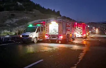 Denizli'de Bariyerlere Çarpan Yolcu Otobüsü Alev Aldı: 8 Ölü