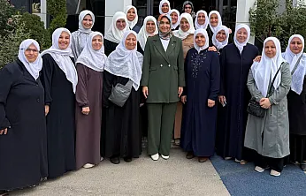 Devlet Ana Ak Yaşmaklıları Ağırladı