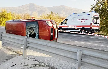 Devrilen Ticari Araçta 4 Kişi Kazayı Yara Almadan Atlattı