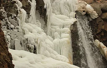Donan Şelalenin Hayranlık Uyandıran Görüntüsü