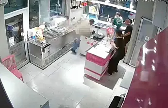 Dondurmacıdaki Cinayeti Kamerada. Önce Kameraya El Salladı, Sonra Vurdu