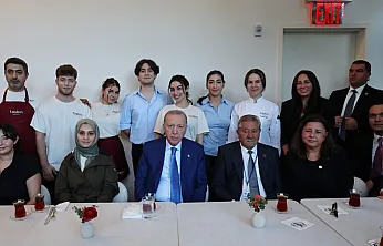 Erdoğan, Emirdağlı Ailenin New York'taki Pastanesinde Türklerle Buluştu