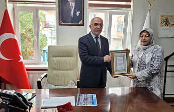 Fedakâr Müftü Yardımcısı'na Teşekkür Plaketi