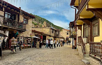 Frig Vadisi Ziyaretçi Akınına Uğradı