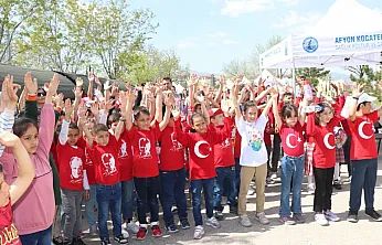 Geleneksel Çocuk Şenliği'nde Renkli Görüntüler