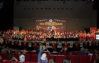 Halk Oyunları Performanslarına Büyük Alkış