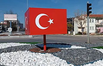Hastane Yolunda Türk Bayrağı Düzenlemesi… Yeterli mi, Değil mi?