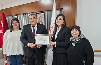 Hayatlara Dokunan Öğretmene Belge Verildi