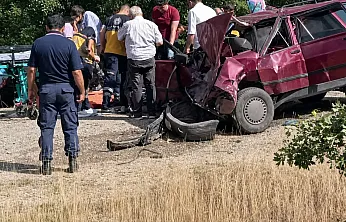İki Otomobil Çarpıştı: 1 Ölü 5 Yaralı