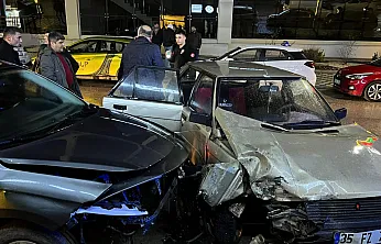 İki Otomobilin Çarpıştığı Kazada 1 Kişi Yaralandı