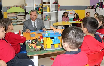 İl Müdürü Kapıyı Çaldı Sınıfa Girdi: Öğrencilerle Böyle Buluştu