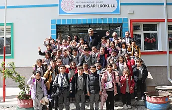 İl Müdürü Öğrencilerle Aynı Sırada Kitap Okudu