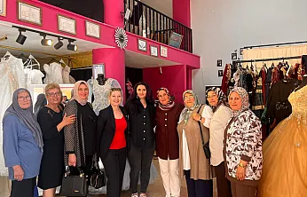 İYİ Partili Kadınlar Çay'da Sahaya Çıktı