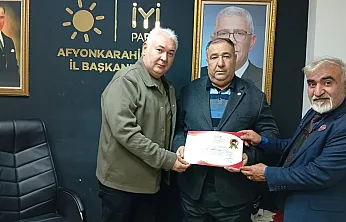 İYİ Partili Mısırlıoğlu'nu Duygulandıran Onur Beratnamesi