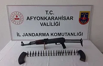 Jandarma Dinar'da Şüpheli Araçta Silah Yakaladı