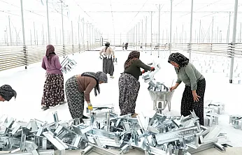 Kadınlar Çalışacakları Serayı Kendileri Yapmaya Başladı