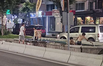 Kahkalarla Eğlenip, Ölümle Dans Ediyorlar