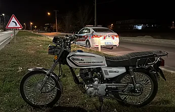 Kaldırıma Çarpıp Devrilen Motosiklette 2 Kişi Yaralandı