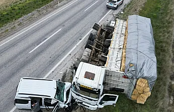 Kamyon Ve Tankerin Karıştığı Kazada Faciadan Dönüldü