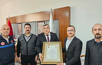 Kan Bağışı Kampanyalarındaki Başarısı Müdür Sünnetci'ye, Madalya Getirdi
