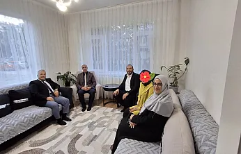 Kapısını Çaldılar, Birlikte Kutladılar