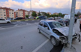 Karşı Şeride Geçip, Birbirlerine Çarptılar: 1 Genç Öldü