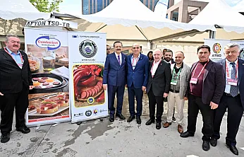 Kayserili Hisarcıklıoğlu, AB Tescilli Afyon Sucuğu Önünde Poz Verdi