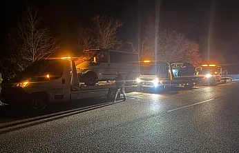 Kaza Sonrası Aracını Kontrol Eden Sürücüye Başka Bir Otomobil Çarptı