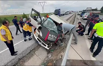 Kazada Araçta Sıkışan Sürücünün İmdadına Vinç Operatörü Yetişti