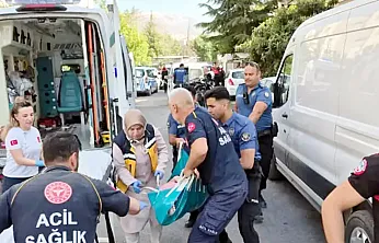 Kızını Öldürdü, Eşini Ve Diğer Kızını Yaraladı
