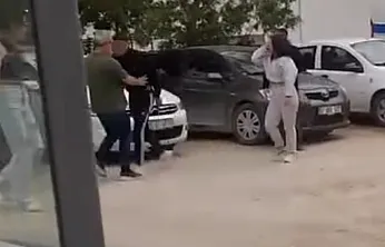 Kızların Kavgasını Ayırırken Canından Oluyordu