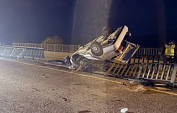 Köprü Demirlerine Çarpıp Hurdaya Döndü: 1 Kişi Öldü