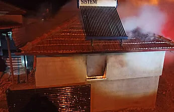 Köy Evinde Çıkan Yangın Korkuttu